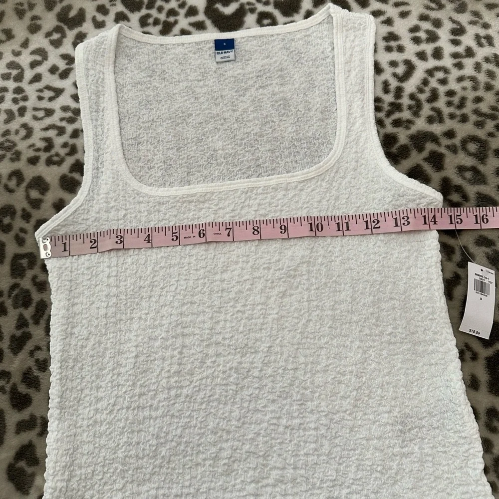 Old Navy Square Neck Textured Tank Top in White Lillies Size Small Women’s
